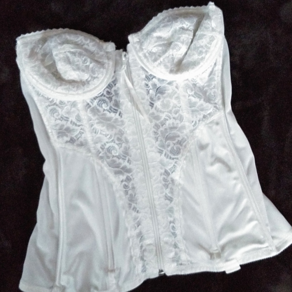 White lace bustier bra